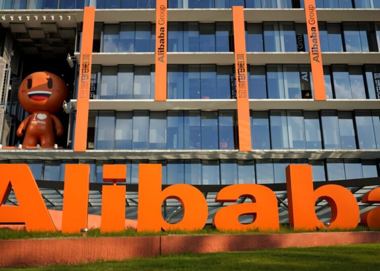 Alibaba Qwen 2.5-Max dépasse DeepSeek V3 et GPT-4 : une avancée majeure en IA